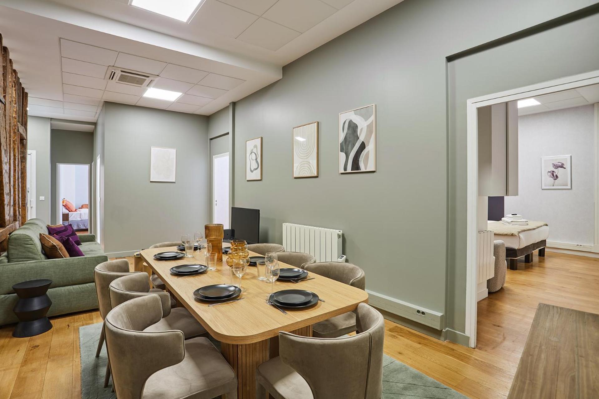 Sublim 3 Bedrooms Center Of By Prestige * Parijs